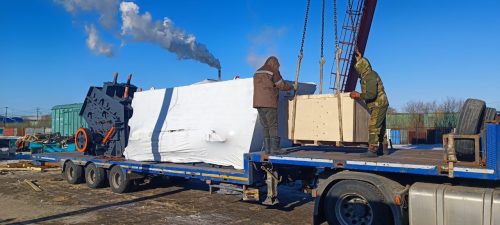 Погрузка и отправление роторной дробилки PF1010 и грохота S5X1545 нашим клиентам в Забайкальский край